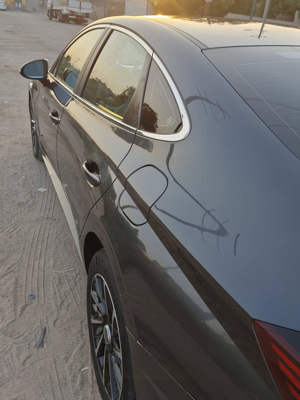 السلام وعليكم متاح سياره سوناتا موديل 2023 حره تحويل ثاني يوم بأسم المتشري وارد امريكي فول مواصفات ما عده الفتحه سياره جديده أحله من الصور حادثه جاملغ وبنيد ماشيه 40 محرك 2400  السعر 155 قفل مكان البصره التحسينيه الاستفسار الاتصال على هاذه الرقم غير متواجد ع فيس ***********
