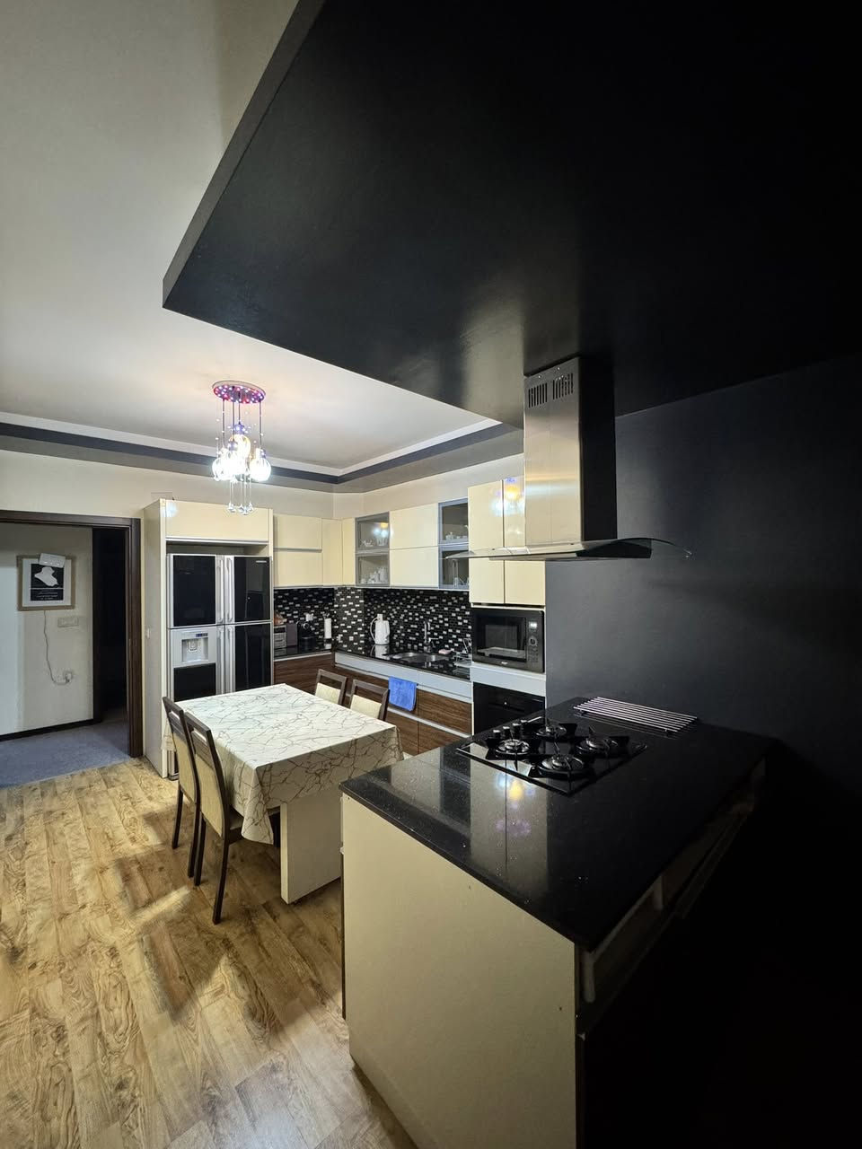 شقة فارغة للبيع في دهوك في مجمع
‏/ Kato / بحالة ممتازة و بموقع و واجهة مميزة

‼️ اذا كنت ترغب في بيع شقتك يمكنك التواصل معنا على الارقام التالية 

مجمع / Kato / دهوك
الطابق / 6
المساحة / 220 م

 غرف نوم عدد 4 /  استقبال /  مطبخ /  صحيات / بلكونة
 

‏‎‏‎للاستفسار الاتصال على 
‏‎‏‎مكتب VIP للعقارات / دهوك 

*********** /  *********** 

‏‎‏#realestate #duhok #عقارات #explore #viral
