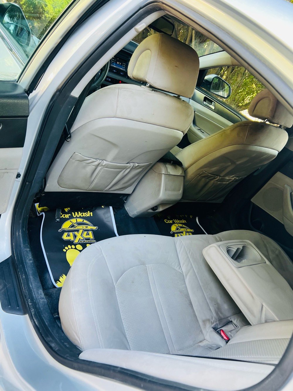 سلام عليكم عندي سوناتا 2015 رقم شمالي تحويل او وكالة . محرك 2400 . السياره sport عدى البصمه والفتحه . حادثها قطعتين و بيها حالوب بالعراق بدون اي داخل شرط . جاهزه من كلشي بدون اي نقص سعرها 100 شده قفل 🔏 من الاخير للاستفسار ***********