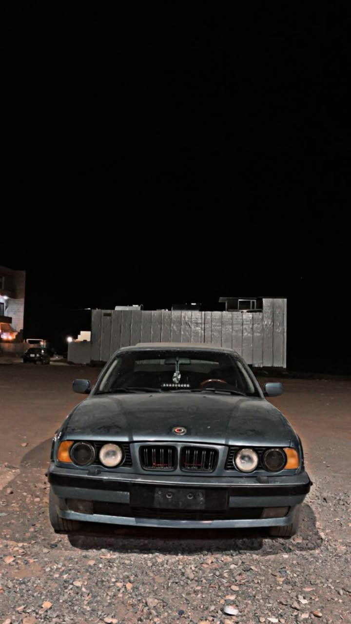 فرۆشتنی خێرااا موشتەریت زۆرر هەرزانە 

بیئێم ٥٢٥ گێڕ عادی بۆ فڕۆشتن ١٩٩١ سەنەوی لەگەڵە 
بەشەرت نایدەم رەقەمەکانی ئەسڵیەو متابقە رەقەم شانسی
ABS مەزبوت
فوول فوول 
مواسەفاتی گێڕ عادیە شاشەیە فۆرمیکا جڵدە پەردە بیلادە چوار جام کارەبای پێش پان سڵاید لۆک کارەبای دەبڵ چکمەجەو دەبڵ ئێرباگ و گێچ ئەلقەیە ناوەکەی لۆک لۆکە فوول فولە 
لێدراوی نیە شان و تیکمەکانی شانسی وەک شوشە نەبوو نەتەوێ
پانکەی کارەبایم بۆ بەستوە بەنزین هەر ناخوا 

سەیارەکە تازە عەینوو کلاج و فلاونی ئەوروپیم دەبۆی کلاجم بۆ بەستوە تازە تاخم پێشم بۆ گۆریوە 
سەیارەکە هەموو عەیبی بۆنیدەکەی تۆزێ بە پانکە دراوە فیتێز گێرەکەی بۆ بەگ مەزبوت نیە ئەویش ٢٥ هەزاری ئەوێ .
لە چەمچەماڵم 
*********** وەتس ئاپی لەسەرە
