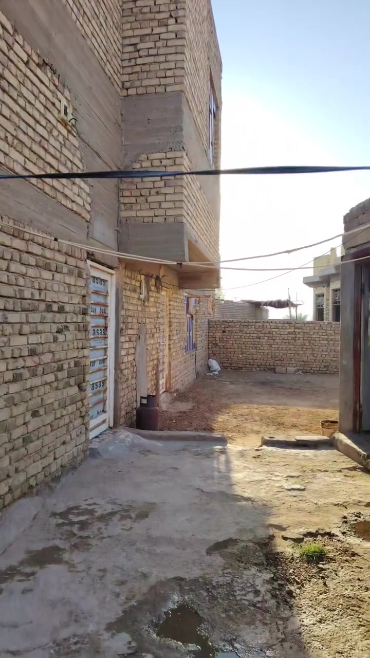 بيت طابو زراعي المكان في ناحيت الهلال البيت متكون من غرفتين ومطبخ داخلي ومطبخ خارجي وحمام ومنزع متكون من دورين دور الوال كامل وثاني بس عوزه عكاده صب كونكريت بناء جديد 2019  مساحت البيت متكونه 200متر  من غير الحوش حمامات داخليات وحمامات خارجيات مع قطعت أرض أكثر من دونم سعر 85 مليون قفل ***********
