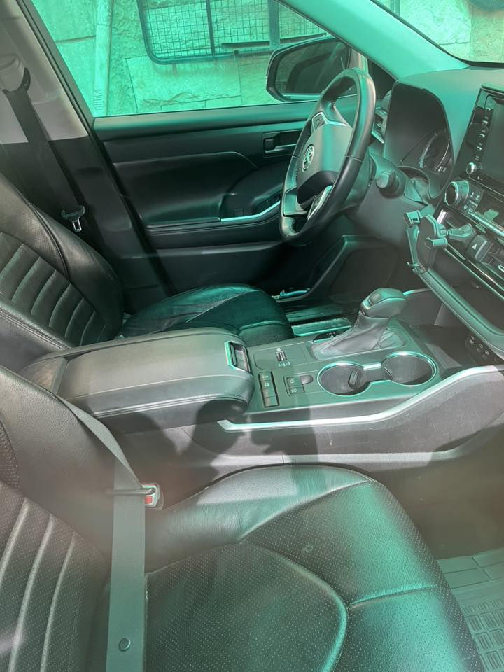 تويوتا هايلندر 2022 هايبرد LE المطور بدون ايرباك مراصفات ال LE المعروفه داخلها جلد اسود صندوق كهربائي كشن كهربائي رادار ونقط عميه ومري هيتر وتشغيل عن بعد جديده السياره رقم بغداد ماشيه 70 الف كيلو مكانها بغداد للاستفسار ***********
