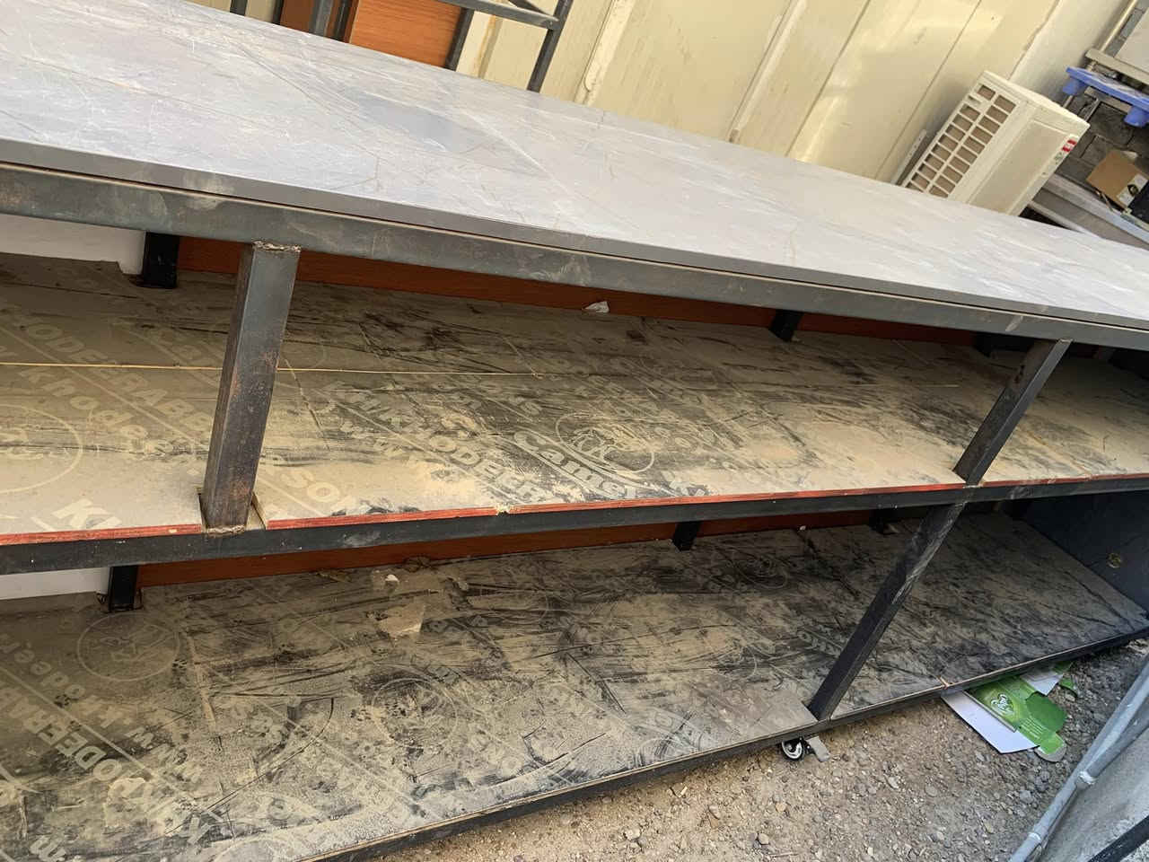 ميز  طول 230 *  عرض 73  *  ارتفاع 110

بغداد للتواصل ***********
