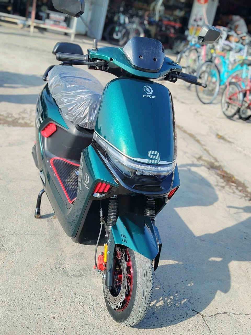 ماطور شحن ABR
ملف 3000
بطاريات 30  امبير عدد 6
نظام بك ومثبت سرعه
اربع سرعات  دراجه نظيفه حيل وسريعه
السعر ٨٥٠
شراي اتصل 
***********
