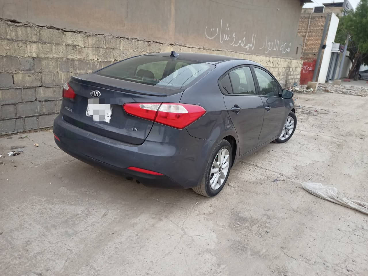 سلام عليكم .فورتي امريكي ضربه خلفيه .  تقرير موجود صندوق وجاملغ  بس بارد تصليح الوارد ، بيهه قطع صبغ اثر تلحيظات. محرك وكير مكفول  نظيفه وماشيه 73 الف ورقم بغداد باسمي تحويل ثاني يوم . ايرباك سليم غرفه وارضيه مدوشمه والشاشه اندرويد . تايرات جدد. السياره حيل نظيفة الكاتالوكات بعدهه للاتصال *********** بغداد الكرخ سعر 110 وبيه مجال
