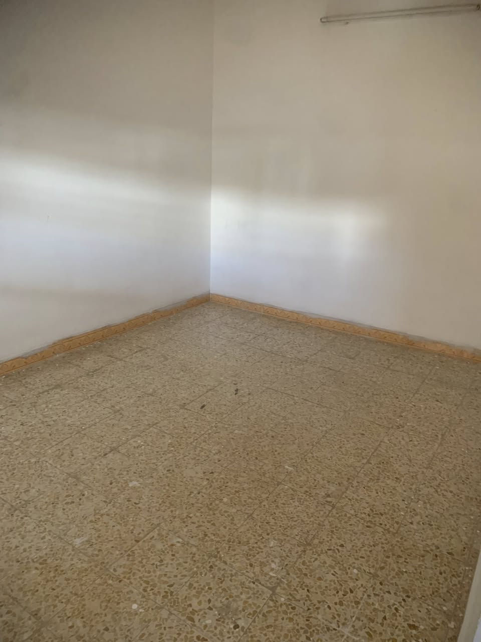 مشتمل طابق ثاني للإيجار  طريق بغداد غرناطه قرب الماء والمجاري المساحه 100

لمعرفه الايجار الاتصال بل ارقام التاليه 

***********

***********متوفر واتساب فقط :
