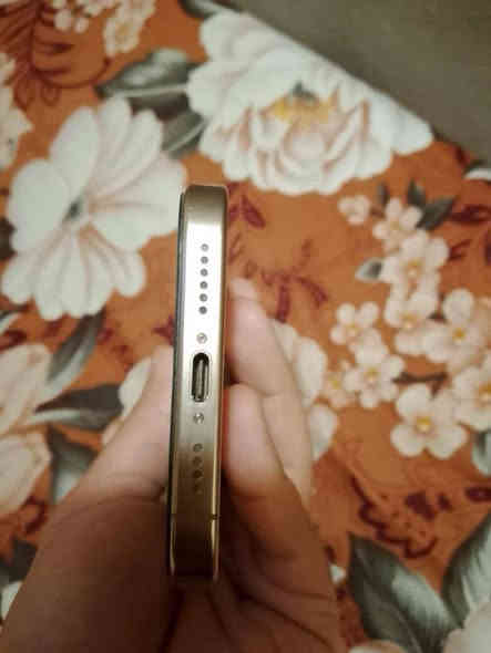 آيفون ١٦برو ماكس ماستر عربي شرق أوسط
بطاريه ١٠٠ دورات ١٥٠ وتر بروف شخط مايي
سعر ١٤٢٥
مكاني بغداد 
***********
