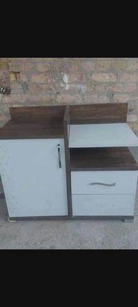 ميز للبيع الاتصال على الرقم 07736095158 أو تفضل على الخاص