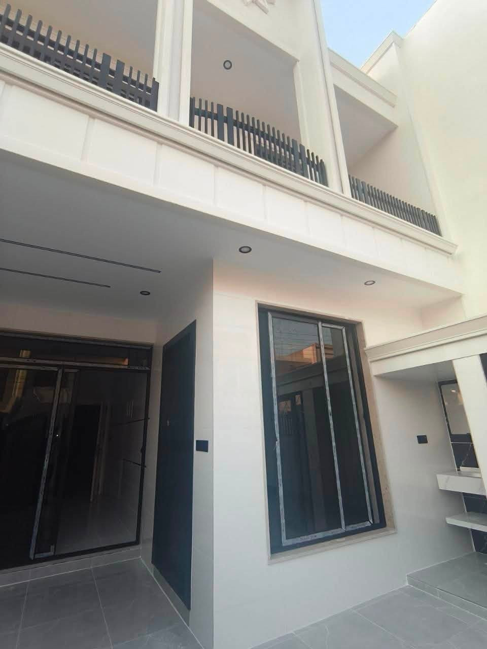 🔸سند طابو يتسجل بإسم اي عراقي
📍أربيل- منزلين للبيع حي فرمانبران قرب شارع كورنيش

➖مساحة 125M+125M طابقين 
يتكون⤵️
➖4غرف نوم 
➖استقبال-صاله-مطبخ-مجموعه صحيات-كراج

📞  تواصل مباشر واتساب أو اتصال:

📱***********

📱***********
