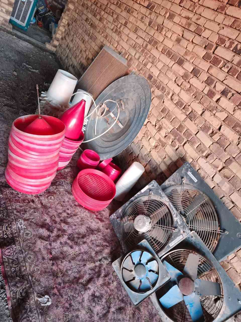 غراض مال حقل للبيع
مفرغات عدد ٤

وشلال تبريد عدد٥

وحاضنات ٢

وباقي الملحقات  مكانهن بابل كفل ***********
