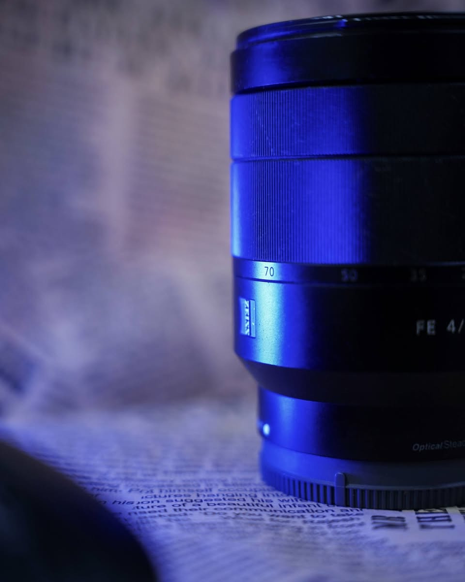 للبيع.. 
عدسه سوني 24 70 فتحة 4
________________________________
عدسة زوم متعددة الاستخدام تفيد 
 (تصوير عام، أعراس، بورتريه، سفر، طبيعة،رياضة)
________________________________
خصائص العدسة..
🔹 فتحة ثابتة f/4 على كل الأطوال
🔹 خفيفة الوزن( 426 غرام فقط) ومناسبة للتصوير الطويل
🔹 بيها تثبيت بصري OSS (مهم للفيديو)
🔹 ألوان حلوة وشاربنس زين خصوصًا بالمنتصف
_______________________________
السعر 375 الف 
________________________________
متوفر توصيل لجميع المحافظات العراقية🚙
للاستفسار خاص او وتساب ***********
