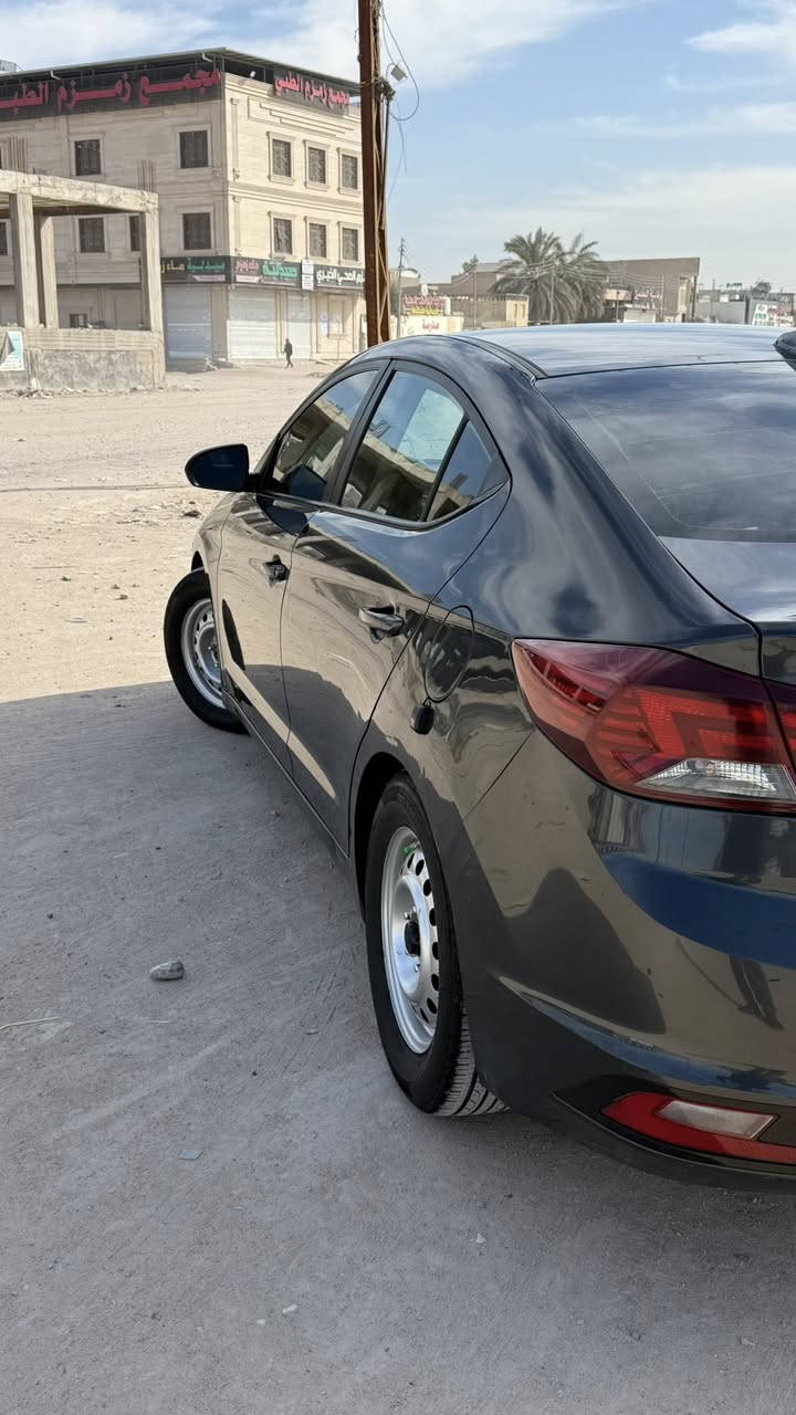 سلام عليكم انتره مديل 20رقم اربيل نهايت 26تنتهي سنويه حادثها جاملق و بنيد و بيها بكانات بردات وفحصها موجود  سياره ما ناقصه اي شي سعر 115وبيها مجال 
***********
