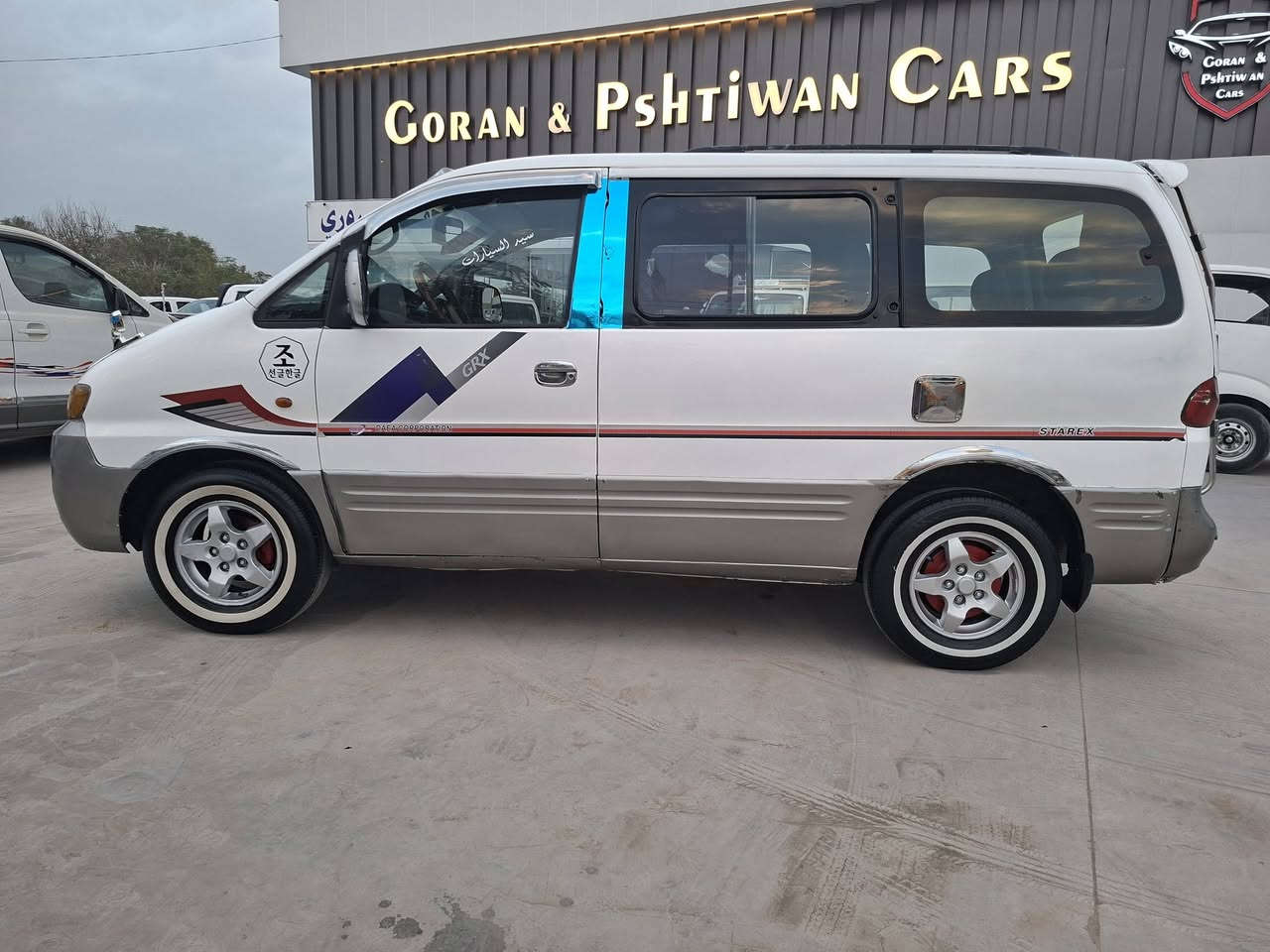 سلام عليكم ستاريكس مؤديل2000 للبيع رةقم دياله 8 راكب  سياره بلاد صياحى محرك كير أكسن  مكفوله محرك لاتنقيص ولاتبخير سياره بشط حاسيبه راعيه مامموجوده كةرةبايات شغل بس تبريت مايشتغل باقى سياره جاهزه من كلشي  شواصى سياره حلوو دةعاميه له دةعاميه بشرط سعر 48 بيه مجال عنوان سياره كةلار رةقةم تليفؤن ئاسيا ***********
رةقةم كؤرةك *********** بيه واتصاب
