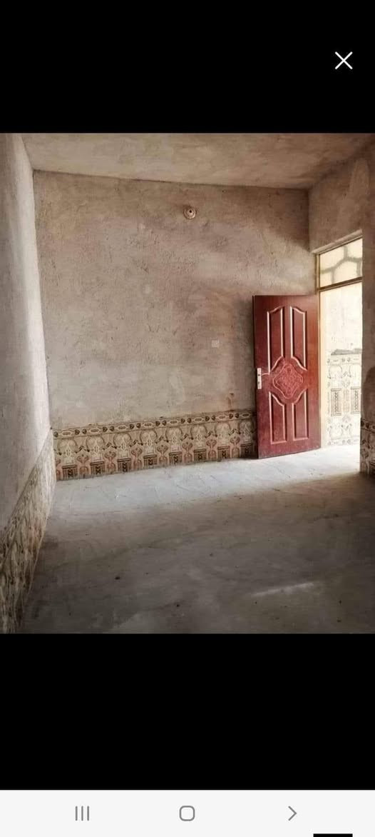 بيت للايجار 50 متر 
نجف حي النداء نهاية شارع المكاتب مقابل عمود 36 
قرب شارع 60 العرضي الثاني..
يحتوي على غرفة وصالة ومطبخ واستقبال وصحيات.
البيت أرضية صب.. جدران جص..
سعر الايجار 125 الف


**إذا كنت صاحب هذا الإعلان وتريد حذفه لأي سبب، رجاءا أرسل رسالة إلى الدعم الفني**
