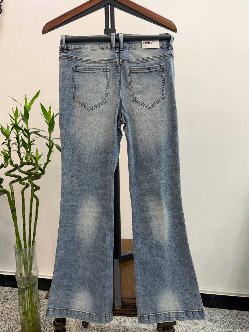 عرض خاص لتجار الجملة - بنطلون جينز عالي الجودة من 
بنغلاديش 🇧🇩إلى العالم 

نحن مصنع/مكتب توريد في بنغلاديش، نقدم لكم أفضل عروض الجينز (Denim) المصمم خصيصاً للسوق  العرب بجودة تصدير عالمية وأسعار تنافسية جداً.
✅ مواصفات العرض للجملة:
• نوع المنتج: بنطلون جينز نسائي(Premium Denim).
• الموديلات: متوفر قصة (Slim Fit) و (Modern Taper) و (Straight Fit).
• البراند: يمكننا التصنيع بشعاركم الخاص (Private Label) أو حسب الطلب.
• الجودة: فحص كامل للمنتجات (100% QC) قبل الشحن لضمان خلوها من العيوب.
🤝 لماذا تتعامل معنا؟
1. نحن في قلب صناعة الملابس العالمية (بنغلاديش).
2. خبرة في التعامل مع متطلبات السوق العرب.
3. الالتزام بمواعيد التسليم والجودة المتفق عليها.
🚀 للتواصل المباشر (واتساب/البريد)
📞 +964***********
📧 goldeneaglefashion11@gmail.com
https://t.me/goldeneaglefashion

#GoldenEagleFashion #جولدن_ايجل_فاشن #LadiesJeans #جينز_نسائي #DenimFashion #بناطيل_جينز #WholesaleClothing #تجارة_جملة #WomensWear #موضة_2026 #DenimSupplier #تنسيقات #BangladeshDenim #ملابس_بنجلاديش #PremiumDenim #ازياء #PrivateLabel #توريد_ملابس #OOTD #استيراد_وتصدير #FlareJeans #بوت_كات #FashionTrends #جينز_بناتي
