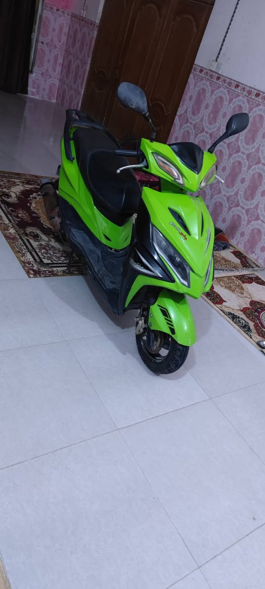 السلام عليكم دراجه جامبو موديل 2023 ماشيه 11 الف صارله 5 اشهر من طالعه من المعرض مكينه ما مفتوحه دراجه بلاديه ومابيها نقص شغاله سلف وهندر وكهربائيات كيجات بريكات مكفوله من كلشي السعر 425 وبيها مجال مستعجل على بيعته مكاني طويريج رقمي ***********
