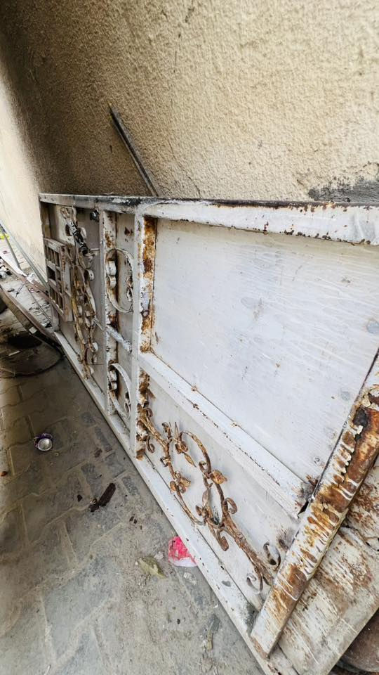 باب حديد سكة للبيع العرض 3 امتر وطول 2 متر . باب حديد ثكيل  ، سعر 150 وبي مجااال  ، مكاني حي العسكري 
رقمي *********** ☎️
