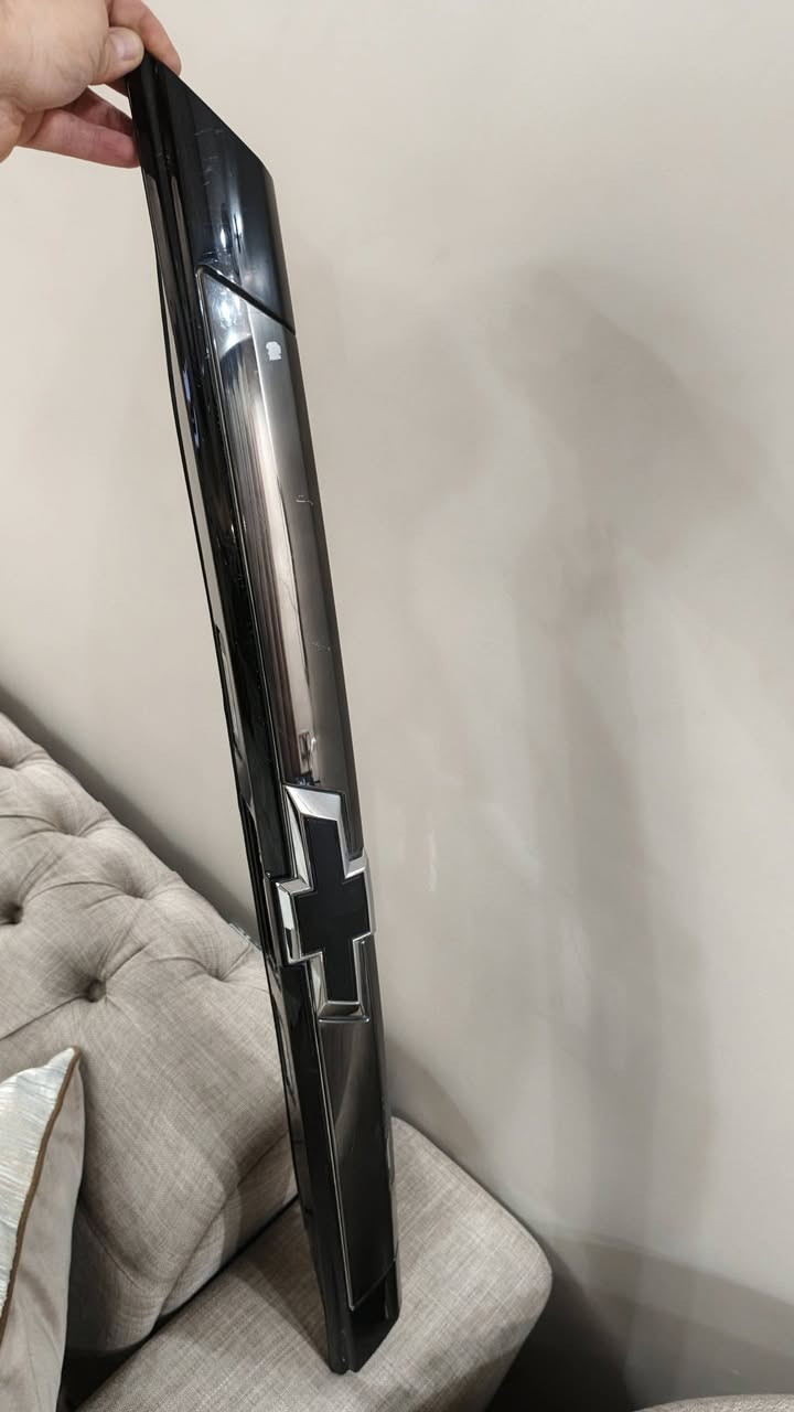 السلام عليكم
للبيع مسطره خلفيه باب الصندوق علامه سوده بلاك ادشن اصليه مال كصه بيها ظفيره واير كاميرا + لدات الرقم 
للاستفسار ***********
