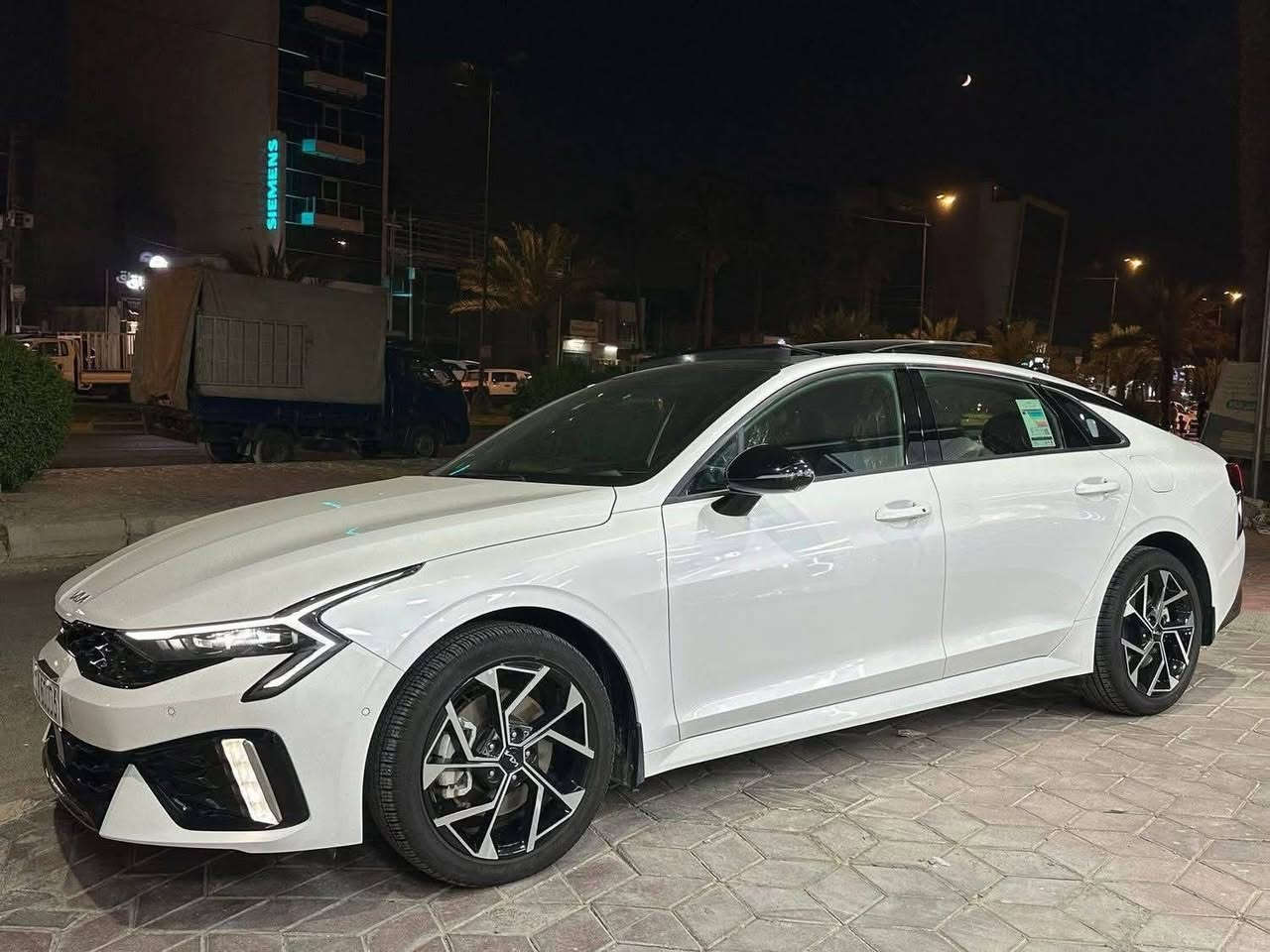 السلام عليكم
للبيع كي 5 خليجي موديل 2024 ماشية 12 الف اخت الزيرو رقم بغداد بأسمي  فووووول مواصفات اعلى مواصفات بالخليجي GTLine
المواصفات
1- محرك 2500 
2- خمس كامرات
3- السقف بانو راما
4- بصمت تشغيل وبيبان وجنطه
5- كشنات جلد لون اسود وتطعيم ابيض
6- كشنات حار بارد
7- الكشنات الاماميه السايق خزن ميموري كهرباء والراكب كهرباء
8- شاحن واير ليس
9- جنطه كهرباء وتفتح عنده القتراب 
10- رادار 360 درجه
11- حساس عدد 6 امامي و 6حساس خلفي
12- زنون عالي ناصي
13- شاشة اعطال 
14- شاشة كبيره
15- الأشاير يمين ويسار كامرات بالدشبول
16- نضام السماعات BOSE دمام
17- 5 ويل كب كروم حجم 18 
18- اناره محيطيه متغيره اللوان داخل السياره
19- هند بريك بصمه
20- بريك اوتو هولد
21- 5 انظمة قياده
22- تبريد منفصل السايق عن الراكب
23- تبريد لمس نظام اوتو
24- تشغيل عن بعد
25- تبريد قطعتين امامي خلفي
26- شفتات استيرن رياضي
27- رادار امامي وقوف ذاتي 
28- تحديد مسار 
29- دشبول داته شوه
السياره استيراد خاص اعلى مواصفات 
اي استفسار هذا رقمي ***********
مكان السياره بغداد الدوره شارع 60
