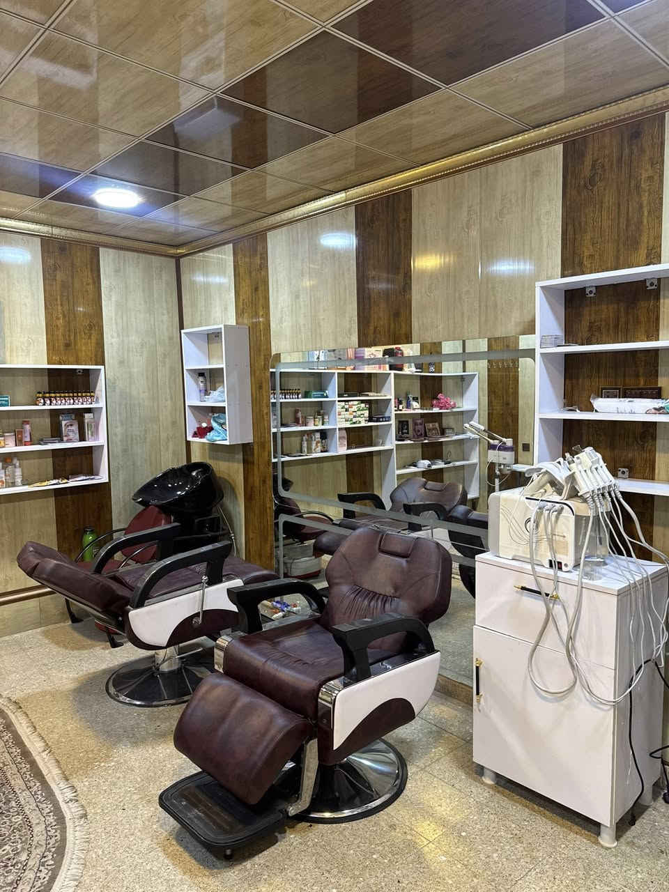 📢 صالون نسائي للبيع🌸
صالون جاهز للعمل ومجهز بالكامل، 
سبب البيع: التفرغ لأعمال أخرى.

📍 الموقع: (احي البكر)
💰 السعر: (خاص)
📞 للاستفسار والمعلومات أكثر يرجى التواصل على الخاص أو الرقم: ***********
***********

