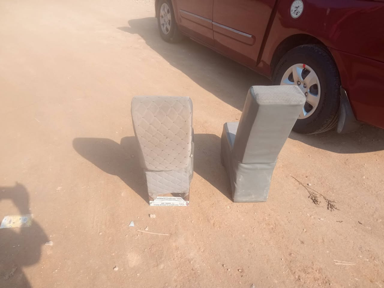 كراسي عدد 2للبيع سعر 150مكان سماوه رميثه//***********
