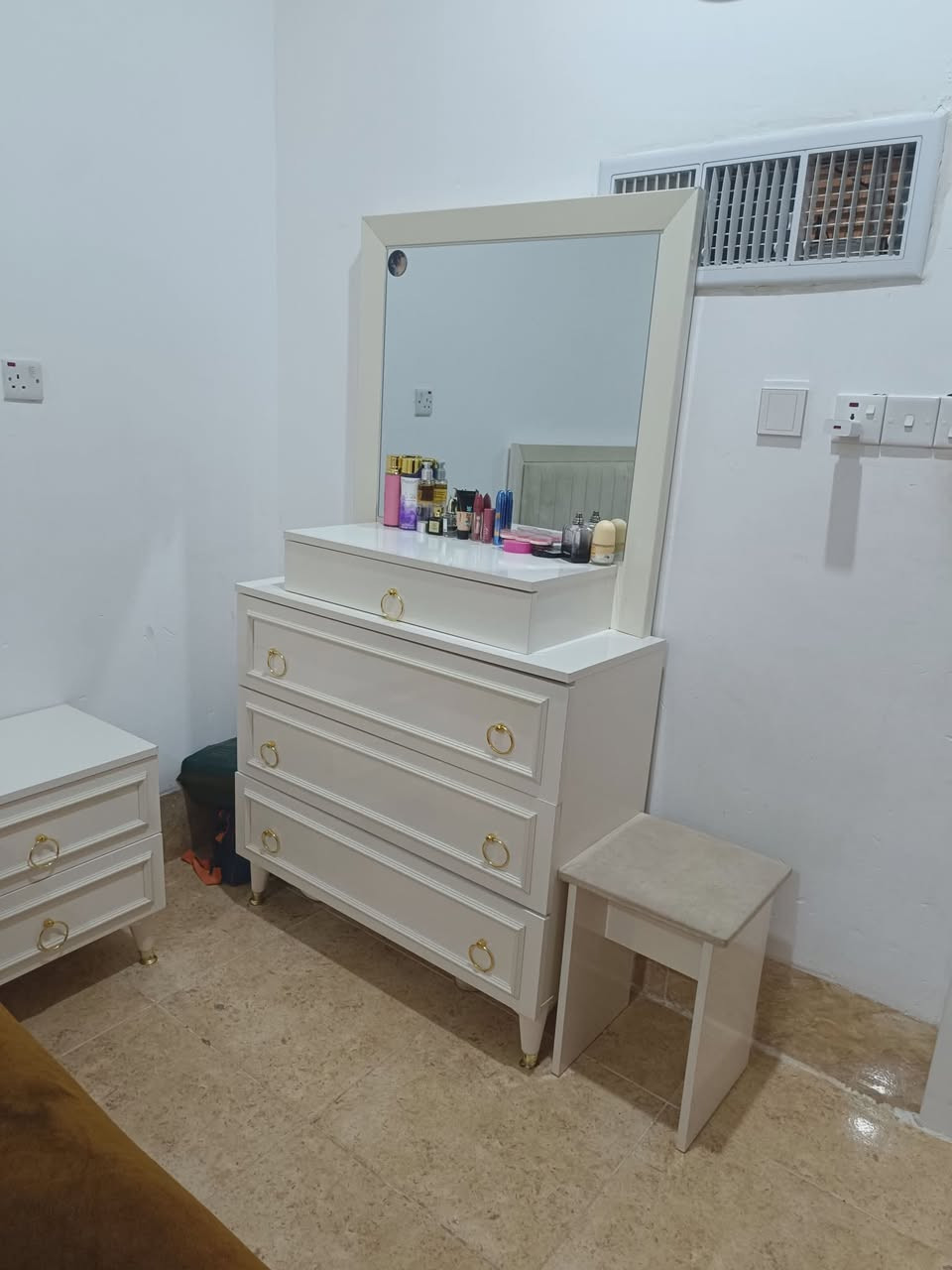 غرفه تركيه للبيع سعر 450 الغرفه جديده مفتوحه مره واحده مكان اربيل مناره رقم الهاتف‏‪***********‬‏
