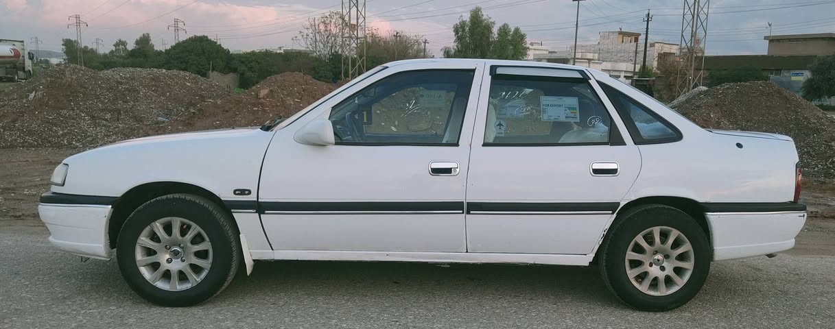 *********** سعر 44/كركوك
ئوپل ڤيكترا موديل 1993 ره قه م سه نه وى تازيه 2029  دفتر بنزينى هه يه هه زه ى تازيه.
گيرو مكينه ى به شه رت. هيلال و دووسه ى بيلاده بى ده عم و ليدراوه  قفل مركه زى. ABS كركوك, العراق
