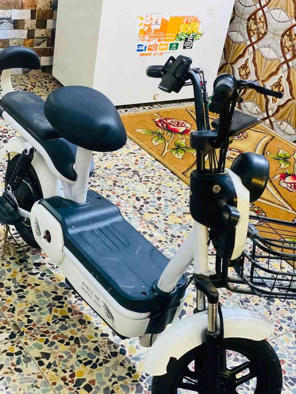 سلام عليكم دراجه جديده كلش نضيفه حجم 14 موديل 2024 الدراجه تركته شهر وهبطن البطاريات الدراجه كله شغل الكهرباء من تخليه الشحن تشغل من طفيه ما تشغل لهن البطاريات هبطن السعر 110 وبيه مجال بصيط رقم الهاتف *********** مو شراي لا يتعبني الدراجه جديده جديده كلش
