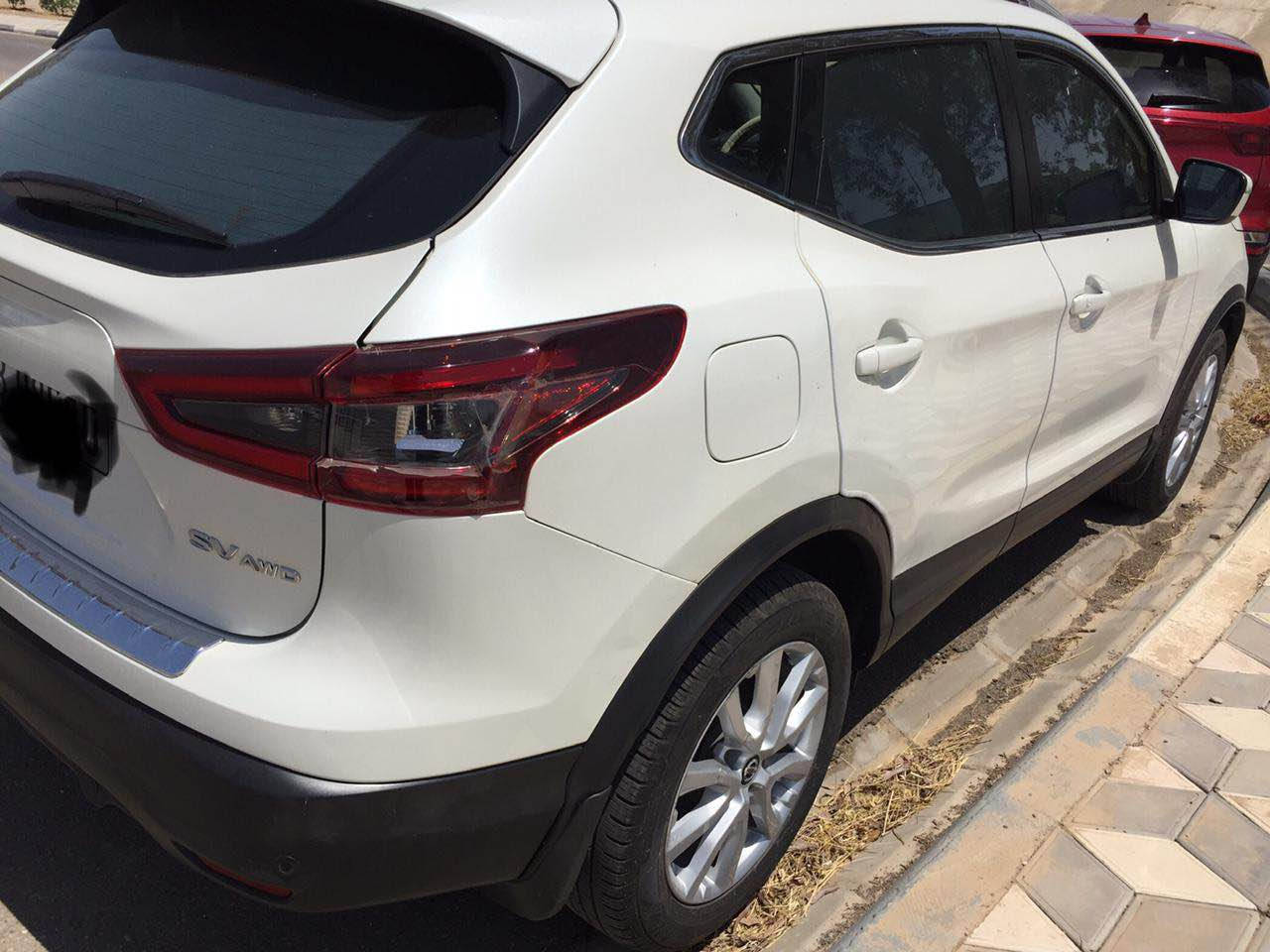 لبيع سيارة نيسان روج اسبورت موديل 2022 لون ابيض ضرر وصبغ هلال جامرلغ  وباب هلال خلفي   سكن فقط حسب صورة ماشي(43000)كيلومتر 
مواصفات:-
 4ويل وكشنات هيتر وتشغيل عن بعد  وغيرهامن مواصفات 
سعر 225$مع مجال 
رقم موبايل *********** كركوك, العراق
