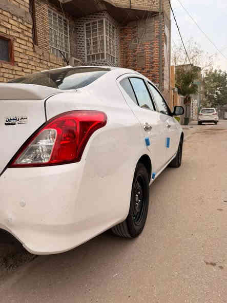 سيارة نيسان  سني (هندي) 2021 السيارة  رقم اربيل  انكليزي جاهزة من كلشي محرك كير حدادية تبريد  من كلشي جاهزه السياره بيها حالوب خفيف كلش بس  
مواصفات.!
حساسات 
يدات نيكل
مانع انزلاق
تحكم استيرن 
٥ ويل عادي  
 تايرات جدد
السعر :113 وبيها مجال  بسيط *********** اتصل
