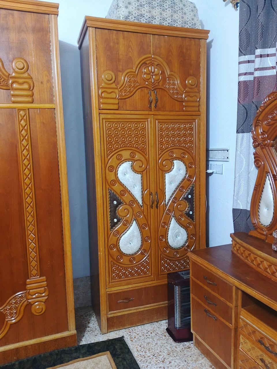 السلام عليكم 
غرفة نوم للبيع 
سعره 650الف بي مجال 
رقم الهاتف ***********
