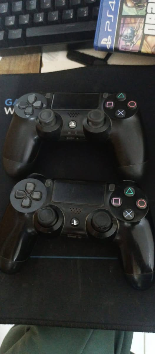 بلي 4 مستعمل نظيف جدا متروك فترة يعني ما مسخدم هواي مع ملحقاته
يدتين و قرصين الي هن كوست و ذا كرو و كيبلات التوصيل
شغال ميه بالميه لا تعليك و لا اي شي
السعر 250 مع اليدات و الاقراص و الكيبلات و هم بي مجال
اذا عندك اي استفسار ثاني 
راسلني واتس: ***********
او اذا تريد تدك عليه رصيد: ***********
الموقع البصرة المشراق
