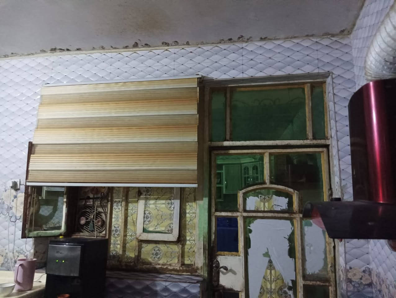 السلام عليكم عندي دار للبيع المساحه الكليه 350 متر بيت حديث وجديد مكاتبه فقط ورديه سيف سعد قرب شارع الغسل يبعد عن شارع العام 50 متر بيت جهاز مجهز السعر 65 وبي مجال الاستفسار مراجعه المكتب الحسام اتصل على رقم الهاتف ***********+*********** اخوكم ابو مومل
