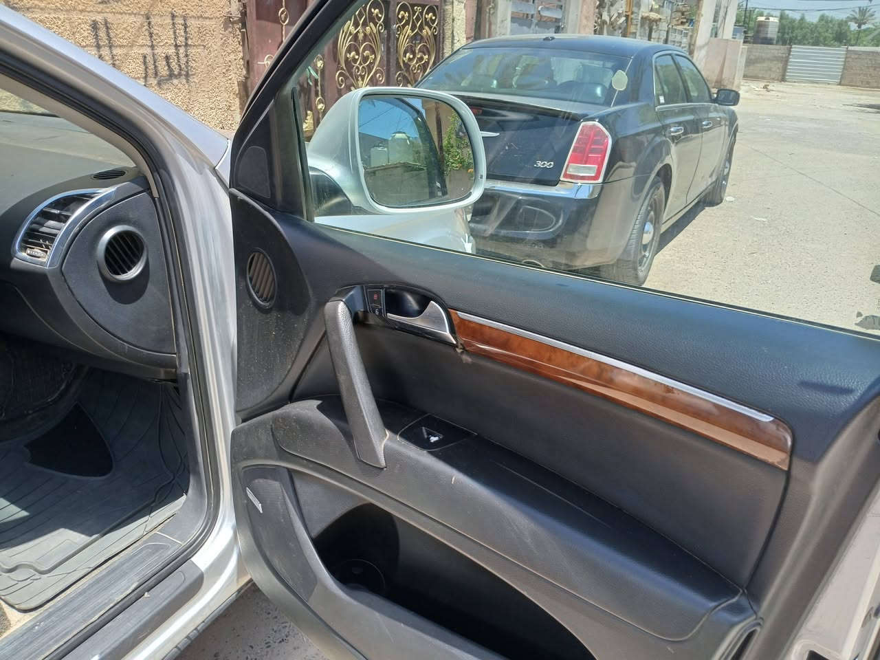 اوديQ7 موديل ٢٠٠٧ فول مواصفات ٧راكب ٣قطع تبريد فور ويل محرك ٦سلندر ممتاز مال حاويه صار ٢٠ يوم هوه والكير والحداديه نظيفه تخم تاير نظيف بلاديه بيهه كلير حزام سعر البيع قفل ٨٠ ورقه مكاني محموديه ***********
