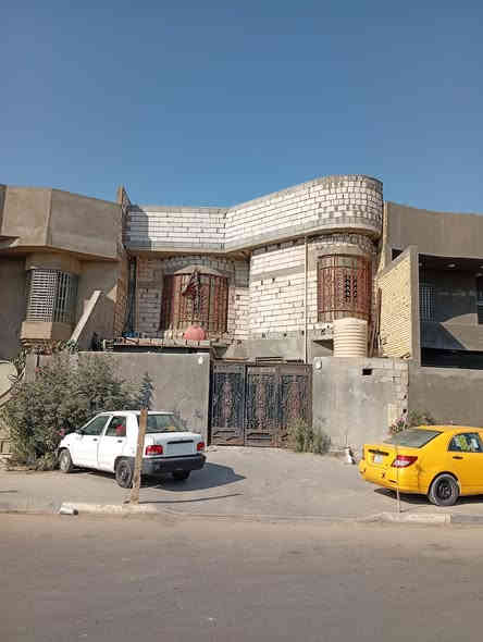 سلام عليكم بيت لل بيع يتكون البيت من 4غرف وصالات 2 ومطبخ وحمام خارجي وداخلي ومخزن فوق 200متر // على شارع 30 // بيت يريد بس ترتيب سعر 500 وبي مجال لل تواصل 🔴☎️ (***********)(***********)
