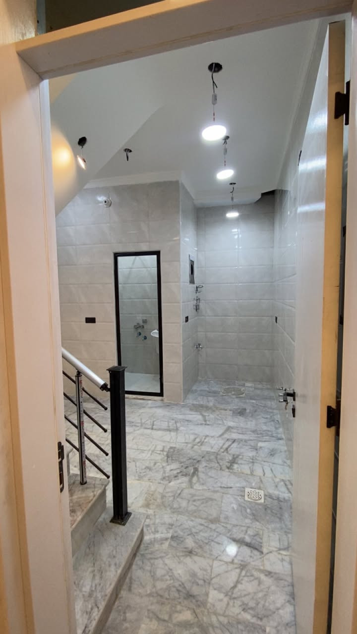 يالله
مشتملات 40م تونات للبيع
الواجهة 4 والنزال 10
يحتوي على استقبال ومطبخ وخدمات
والطابق الثاني غرفتين نوم
والطابق الثالث غرفة نوم وسطح
📍العنوان : حي اور منطقة الـ300

للأستفسار مكتب ارض الخيرات 
***********
***********
