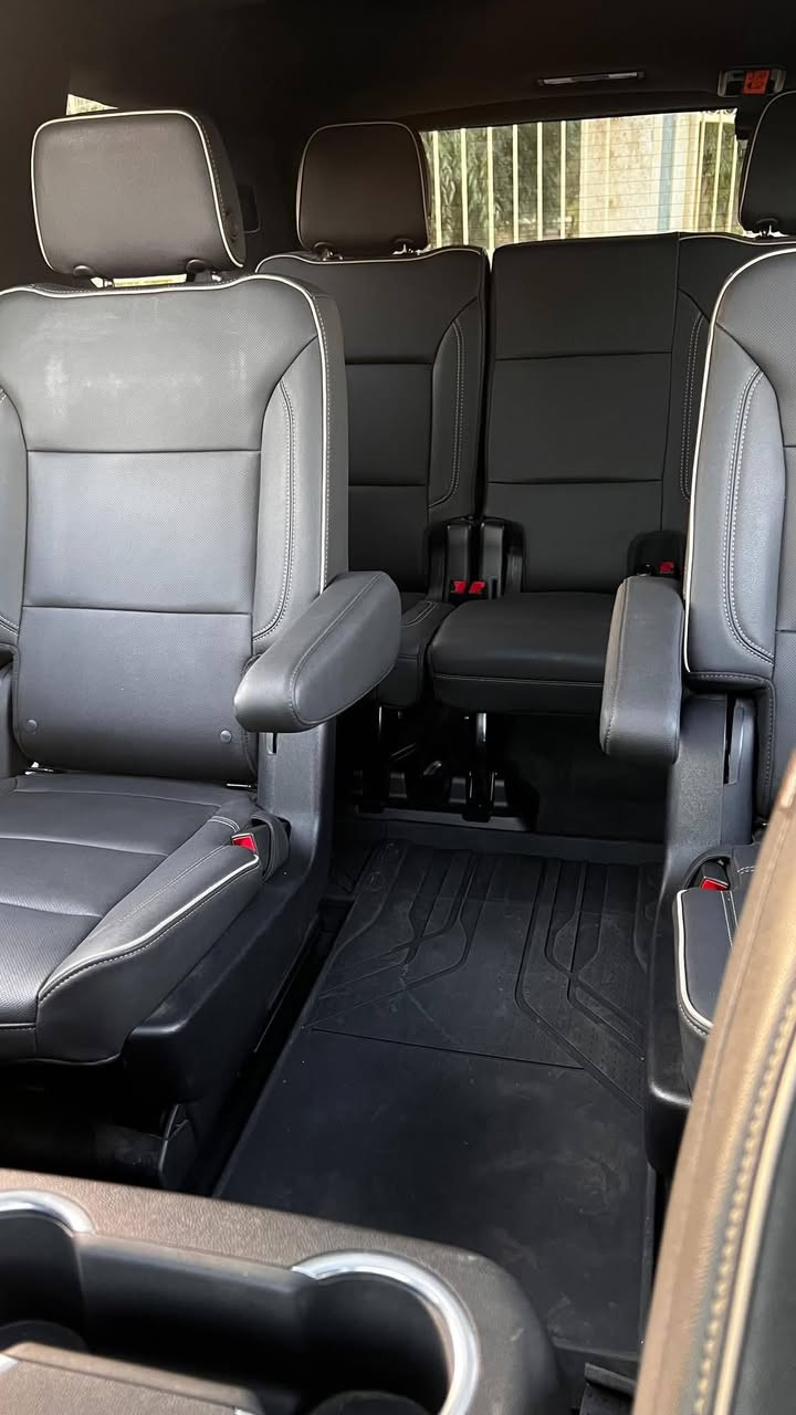 السلام عليكم: تاهو دخول جديد صارلها شهرين من دخلت للعراق
الموديل:  2023 علامه ضوئيه
العداد:  42 الف ميل 
الفئه:  بريمر  Primer بلاك ادشن
اللون:  اسود
الرقم:  اربيل هزة وسنويه جديدة بأسمي 
المحرك  : 5300 المرغوب
الضرر: نص باب صبغ فقط وقطعتين بارد بدون داخل شرط
بجم كبس شرط 
مواصفات البريمر معروفه بانورما وشاشات خلفيه و كشنات vip
وغيرها بعد مواصفات هوايه.. 
السيارة غير الي ذكرته مكفوله ونظيفه
السعر:   535 وبيها مجال 
الاستفسار الاتصال على الرقم: ***********
