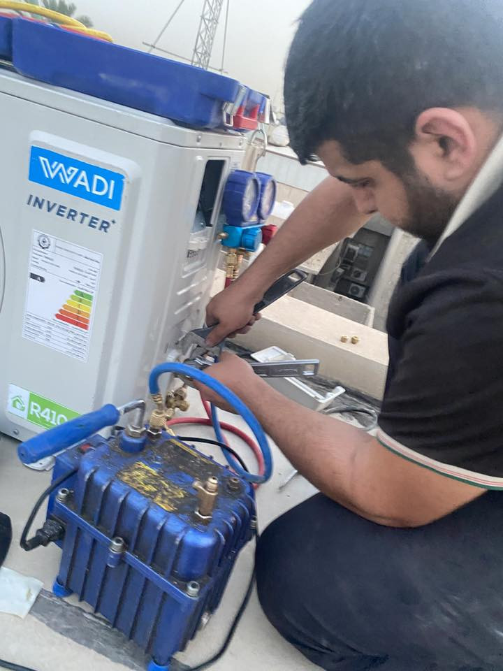 🔥مستعدين لصيانة ونصب أجهزة التدفئة والتبريد🔥

✅ صيانة جميع أنواع السبلت والثلاجات
✅ تعبئة غاز وفحص تهريب
✅ تنظيف وغسل وحدات داخلية وخارجية
✅ تصليح أعطال التبريد والتجميد
✅ نصب وفك أجهزة التكييف باحترافية
✅ خدمة سريعة وأسعار مناسبة

📍 ورشة القمة لصيانة التبريد والتكييف
📞 ***********

🔥صيانة موقعية. مع فحص مجاني 

راحة وبرودة مضمونة بإذن الله ❄️🔥
