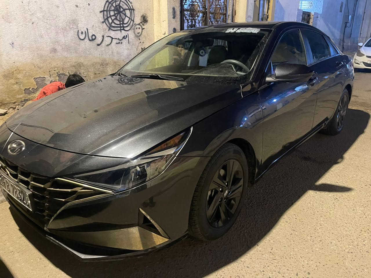 الانترا. وارد امريكي ٢٠٢٢ فقط بنيد ومصلح 
لا ايرباك ولا شواصي والباقي كلين تايتول 
سياره جاهزه ونضيفه. لونها نفطي او فيلي لامع 
صدفي مانثصها شي بس دسكات معوقين رقمً جديد والمعوق موجود بالبصره ببو الخصيب 
البصره الحيانيه. 
***********
قفلها ١٤٠ والوكاله عليه
