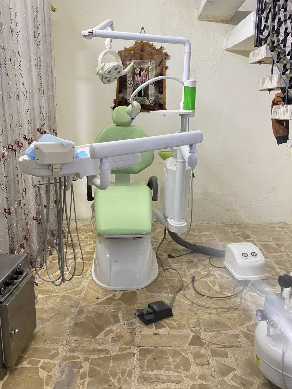 السلام عليكم
عيادة اسنان متكاملة 
جير سنتيم suntem
كومبرسر اصلي طبي مغلون دبل كاااتم(جديد)
X-Ray عامودي 
معقمة (Jrad)
ابكس لوكيتر 
اندو موتر
ربردام كت غير مستخدم
اندو cutter
ادوات قلع 
ادوات حشوات
ادوات dispossabile
كاونتر 
عارضه ادوات 
مكتب خشب كورنر (قطعتين)
كراسي انتظار ثلاثية 
المكان بغداد الغزالية 
السعر ٣ مليون 
للاستفسار 
***********
