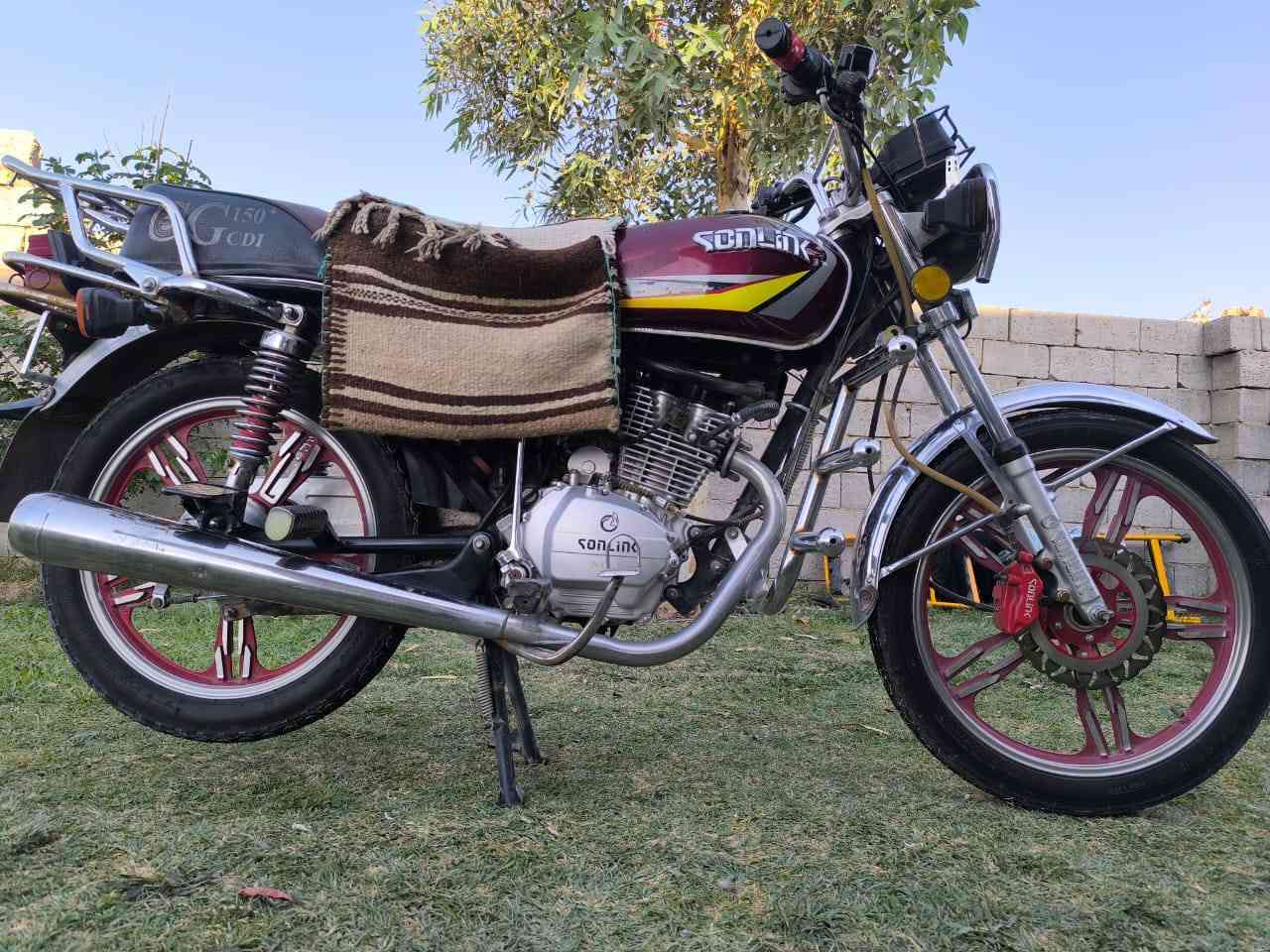 سيفان 22 فول نضافه من تايرر للتايرر محرك شركه سبانه ماممدوده عليه سعره 525 وبي مجال ديالى بلدروز رقم. : ***********
