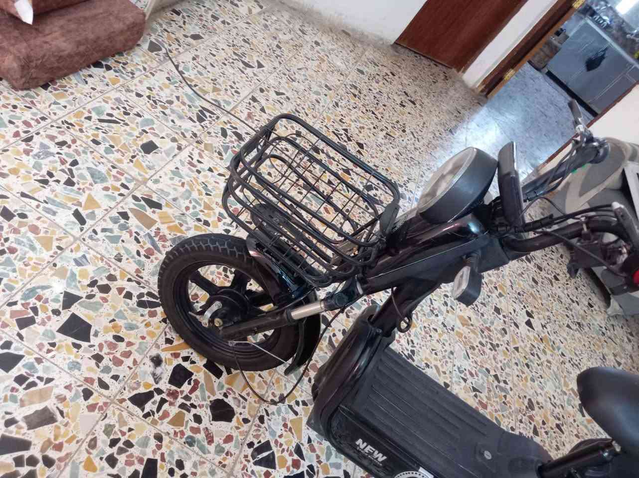 دراجه شحن للبيع استعمال قليل السعر ٣٠٠بيها مجال قليل للستفسار ***********
