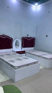 غرفه نوم للبيع الحالة : نظيفة و مرتية اللون : ماروني تتكون من : ( سرير...