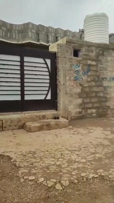 دار للبيع مساحه 180متر ركن + محل غرفيتن نوم + مطبخ + هول +استقبال+ صحيات خارجيه موقع قوسيات حي الملايين الثالثه مدخل جمعية النخيل مأسس كهرباء + مجاري تصريف + صبة ارضية + ابواب كامل + شبابيك+ جامات كامل السعر 50 وبي مجال  اكثر استفسار عل رقم ***********
