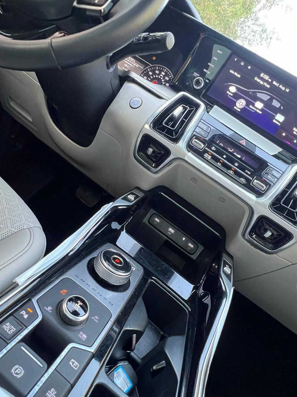 كيا سورينتو ٢٢ هايبرد بلجن حادثهه فقط جاملغ خلفي بدون دواخل فول مواصفات vib كشنات منفصل سياحي ٧ راكب تبريد قطعتين بانورااما مري شفط كشنات تدفئه كهربائي ماشيه ٢٢ الف ميل كامله بدون نقص رقم بغداد مكانها الغزاليه 
*********** بغداد, العراق
