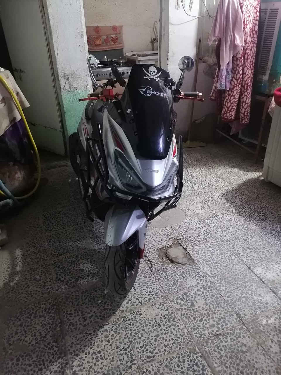 سكنس لبيع سعره ٧٠٠بيه مجال ***********
