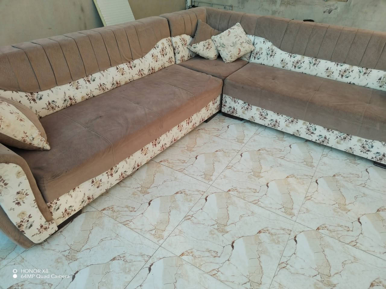 السلام عليكم قنفات للبيع انضاف و الخشب عراقي الطول 6 امتار و السعر على الرقم ***********
