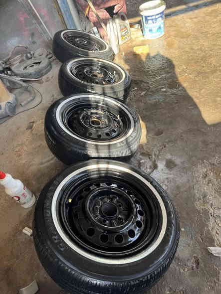 تخم ويل عادي للبيع 
تاير خط ابيض
زوج جدد وزوج ٧٥٪؜
حجمه ١٩٥/٦٥/١٥
سعرهن ٢٠٠ قفل 
مكاني نجف خان النص 
***********
