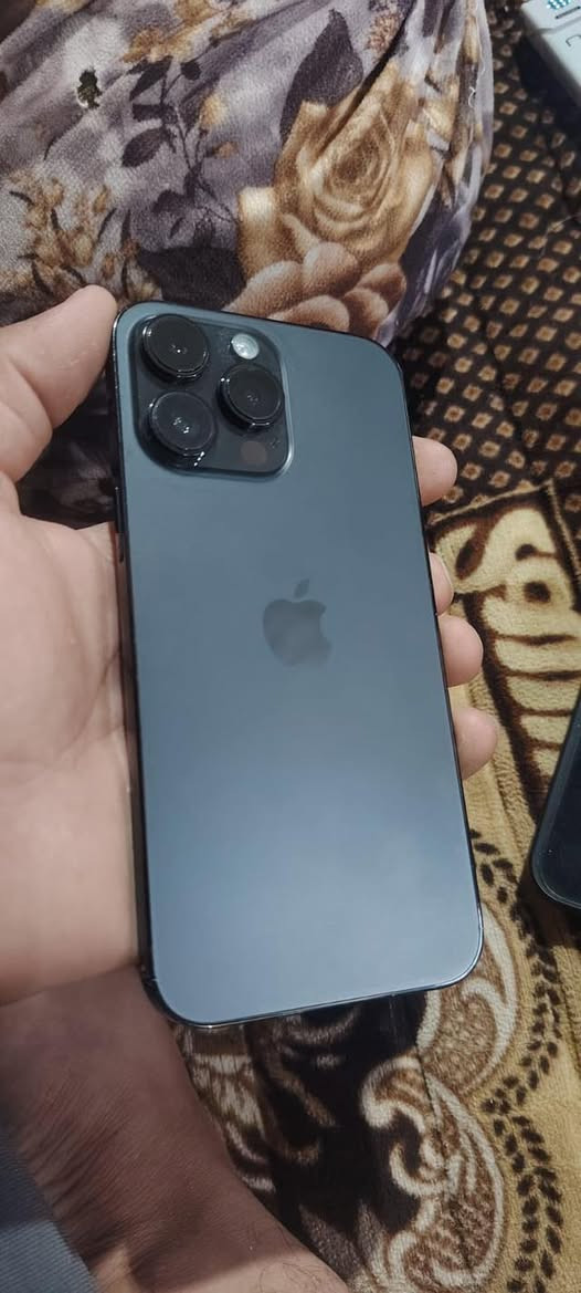 السلام عليكم 
ايفون 14 برو ماكس 
بطاريه89بلادي ذاكره 256
فيس ايدي شغال 
جهاز نضيف حيل كلشي شغال 
السعر 900 وبي مجال/***********
