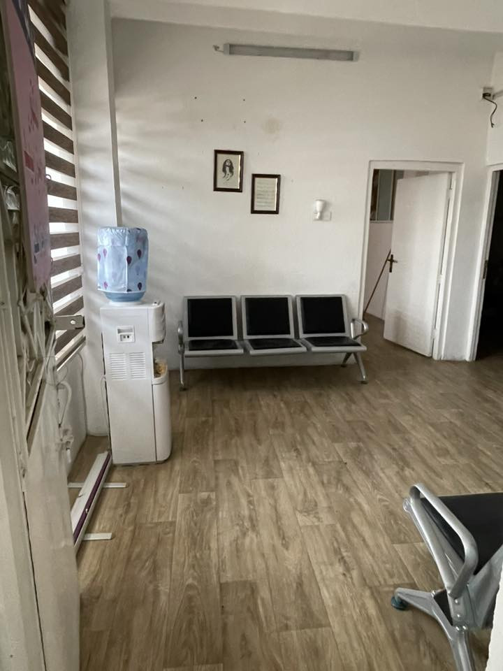 عيادة شبه جديده
(لعدم التفرغ والانشغال بالدراسات)
تباع بدون المكان
فقط الاثاث والاجهزه
تباع كامله رجاءاً
المكان مدينة الصدر

كرسي الاسنان gladent
جهاز تبييض
جهاز لايت كيور
سكر خارجي صغير
كمبريسر
تورباين ٢
هاند بيس ٢
اوتوكليف كلاس B runeys مع مقطرة
اكس راي بورتابل + سنسر (runyes)
ثلاجة صغيره مع ups
سبلت انفيرتر ١ طن توسوت عدد ٢
مبردات عدد ٢
مسطبة انتظار عدد ٢
براد ماء
كاونتر مع سنك قطعه ارضيه ومعلق
ميز مع كراسي
بنكات سقفيه باناسونك عدد ٣
ابكس لوكيتر eighteeth
سيت قلع كامل
مواد عياده كاملة (حشوات وفايلات وغيرها)
ملحقات (سماعات سقف واناره وملحقات اخرى)
ميز تلفزيون
قطعه ضوئية خارجيه (٢ *١) متر
قطعة ضوئية صغيرة (١*١) متر
سخان ماء صغير
تانكي ماء صغير

السعر ١٠ مليون قابل للتفاوض
للتواصل واتساب
***********
